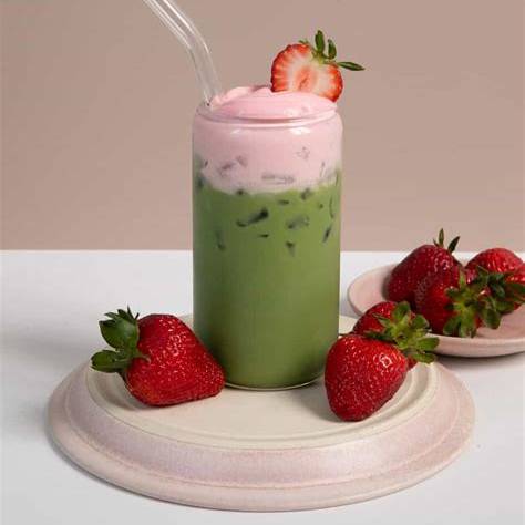 STRAWBERRY MATCHA LATTE (BÜYÜK)